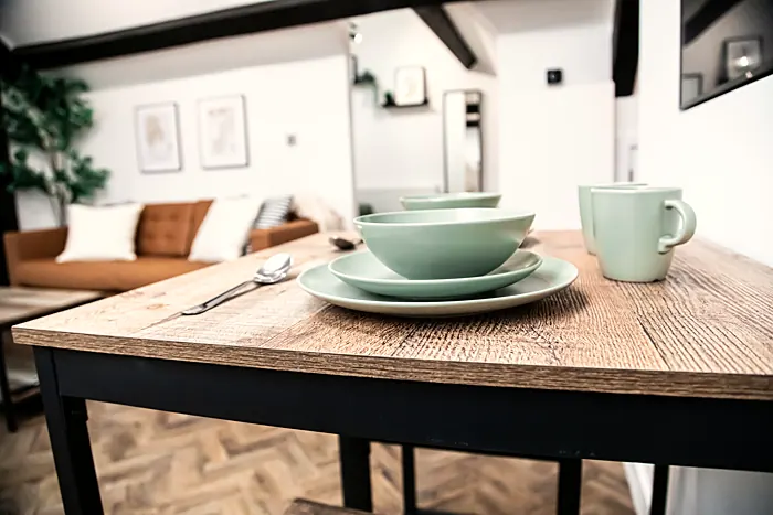 One Bed dining