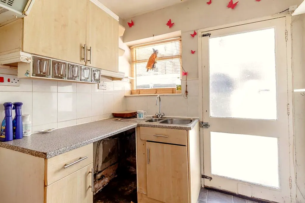 Lumn Road kitchen before