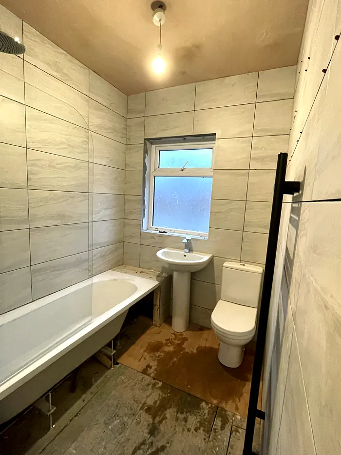 Radcliffe family homes bathroom after